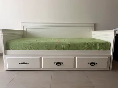 White wooden bed with 2 mattresses. From Homecenter.
