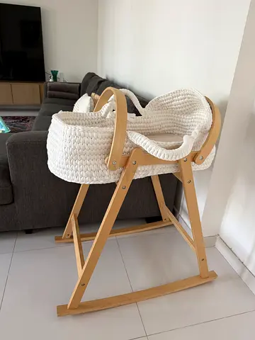 Moses Basket with Rocking Stand
