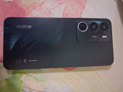 Realme c71 5g- good condition, 8gb ram extendable to 16gb with 256 gb storage no scratches with box