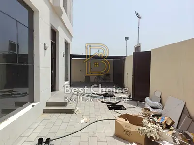 فيلا عائلية تضم 4 غرف نوم رئيسية | غرفة خادمة | موقع متميز