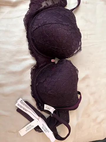 Victoria's Secret Purple Lace Bra - Size 34DD