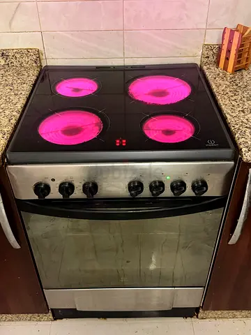 Indesit 60×60 Ceramic Electric Cooker with Oven &Grill AED 599 بوتاجاز كهربائي سيراميك وفرن indesit
