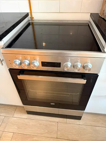 Freestanding electric oven with ceramic hob - good working condition