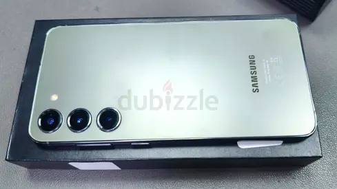Samsung Galaxy smartphone with triple rear cameras - good condition