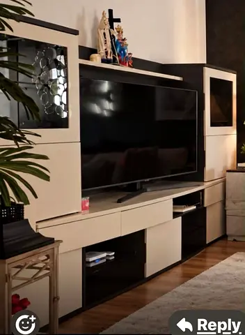 NO TV , Tv stand only , tv unit . No tv included