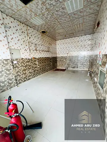 An excellent opportunity for business owners and entrepreneurs: a commercial shop in a prime location on a main road in Al Rawda 2. Situated close to