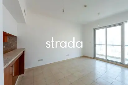 Bright unit | Unfurnished | Canal view