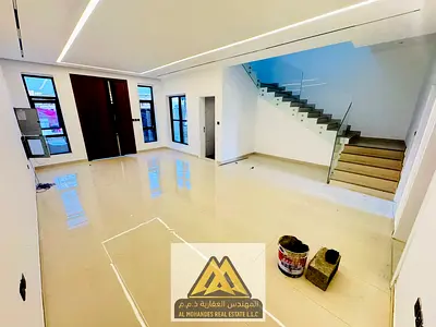 فيلا جديدة بمساحات واسعة وتصميم عملي، تضم 4 غرف ماستر ومجلس رجال كبير وصالة عائلية واسعة، مع ارتداد أمام الفيلا يوفر مساحة مناسبة للسيارات.