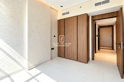 VACANT | PRIME LOCATION | SPACIOUS |