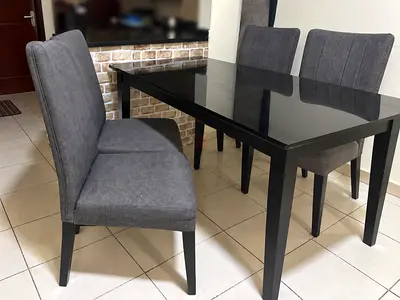 Dining Table with 5 Upholstered Chairs – Good Condition