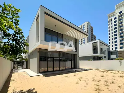 FAMILY LIVING 4BR VILLA | BIG PLOT | READY TO MOVE