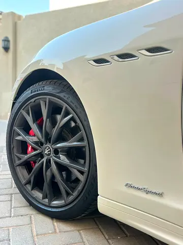 2022 Maserati GHIBLI photo 4