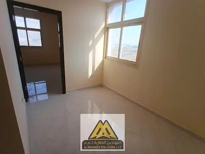 فرصة مميزة للإيجار السنوي في منطقة العالية بعجمان، شقة غرفة وصالة داخل بناية عائلية جديدة، تتميز بتكييف مركزي وصيانة مجانية بالكامل على المالك، مع موق