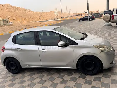 Peugeot 208 2015 | GCC Specs | Well Maintained Hatchback