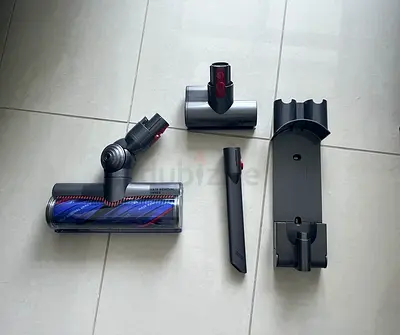 Dyson V8 vacuum tool set (roller head, mini motorhead, crevice tool & dock) - used.