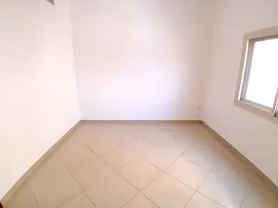 Lavish 2bhk apartment near Muwailah bus stop rent 44k