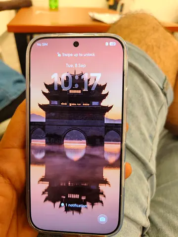 Honor just open box smartphone in good condition with clear case, 2 rear cameras