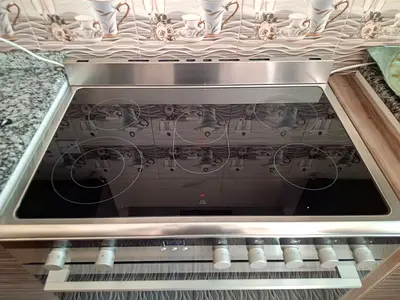 Siemens new model Electric cooker same like new condition very good working free installation delive
