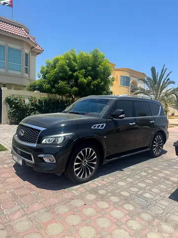 Infiniti QX80 Luxury 2016 model GCC Top option sunroof
