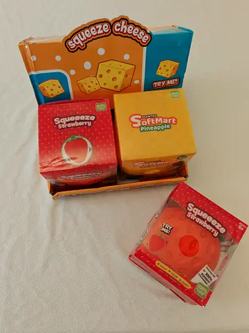 Squeeeze squishy toy