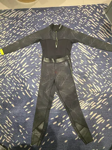 Full-body wetsuit - used, size medium (women's/men's unisex) - good condition
