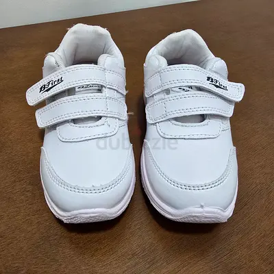 Brand new school shoe white BATA