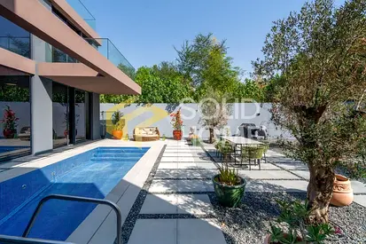 Corner Signature villa with lift| Huge plot| Ready