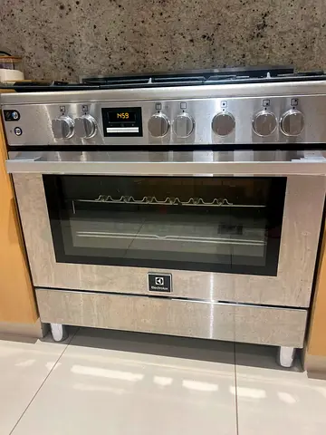 Electrolux 90cm Gas Cooker with Oven – Good Condition