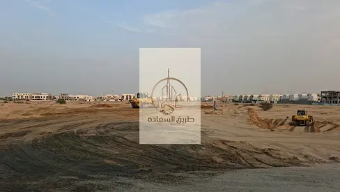 قريب جدا من الحديقة وعلى شارع بعرض 24 متر