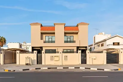 Like new 5b villa for rent road view azra area sharjah