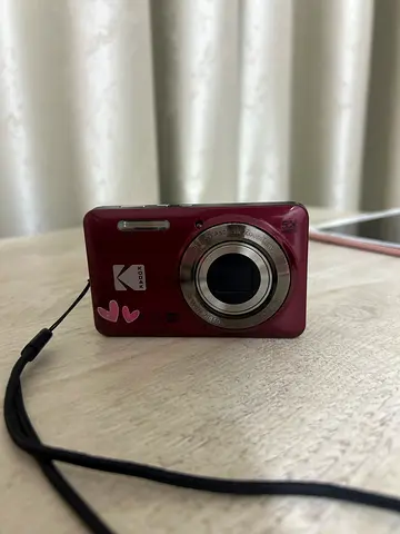 red kodak pixpro fz55 digital camera