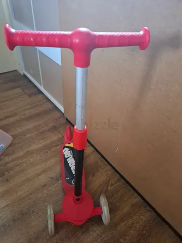 Red three-wheel kids scooter - stable beginner ride