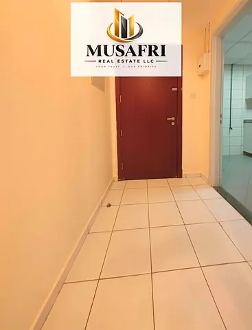 CLOSE TO NAHDA PARK ! GOOD IN SIZE ! FAMILY BUILDING!