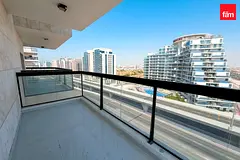 High Floor | Corner Unit | Closed Kitchen