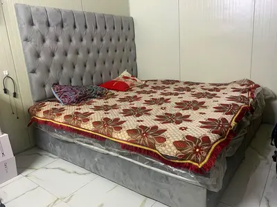 Queen size bed with mattress