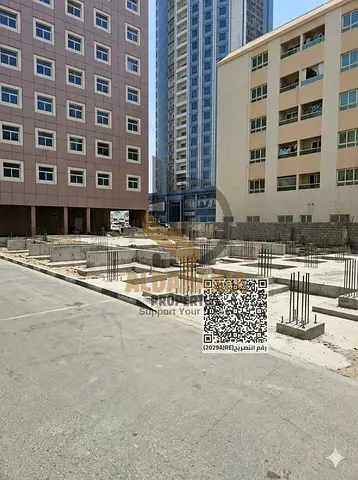 فرصة اقتناص فورية للمطورين: برج سكني تجاري (قائم وقيد التشطيب) بجوار مستشفى أمينة مباشرة!