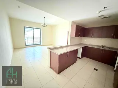 Spacious Apartment |Ready to Move| Prime location