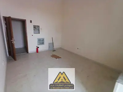 🏢 استوديو تجاري للإيجار السنوي | الجرف 2 – عجمان ✨ فرصة مميزة لأصحاب الأنشطة التجارية الباحثين عن مساحة واسعة وموقع عملي في منطقة حيوية، داخل بناية