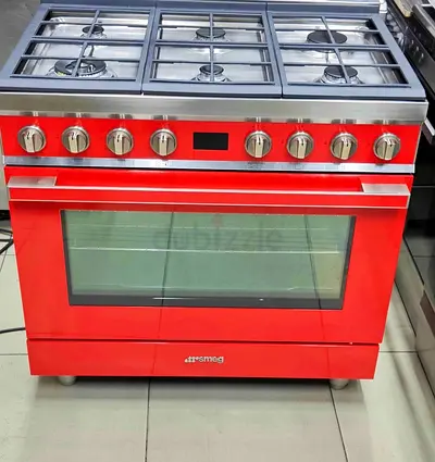 Red Smeg 5-Burner Gas Range with electric Oven - exellent Condition