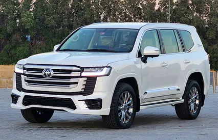 Pristine Toyota Land Cruiser GXR 2017 | GCC Specs | Low Mileage