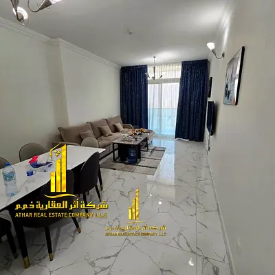 شقة فاخره ثاني ساكن.غرفتين وصالة مع بلكونه و جيم ومسبح.عجمان برج الواحه.مفروشه بالكامل للإيجار الشهري. الايجار يشمل الفواتير والإنترنت وموقف
