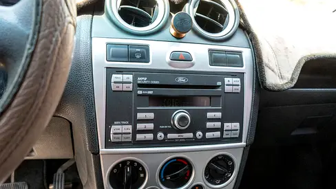 2015 FORD FIGO 照片 14