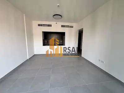 Spacious 3 Bedroom Apartment | Balcony | close kitchen // All Amenities