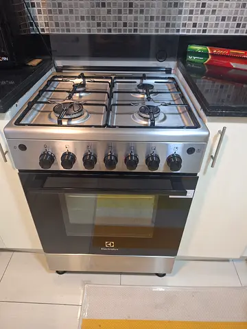 Electrolux Gas Range with 4 Burners and Oven