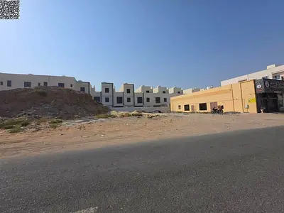 Commercial land for sale on the main Al Zubair Street, measuring 10,000 square feet, in a prime location in the Al Yasmeen area.