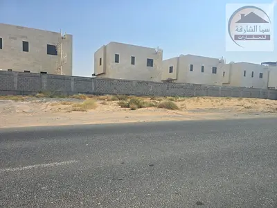 للبيع أرض فى الشارقة منطقة روضة القرط تملك حر للعرب شارع 97