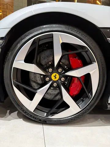 2025 Ferrari 12CILINDRI 照片 13