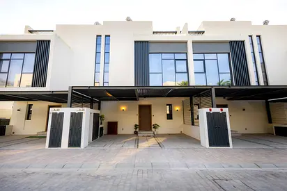 Short-Term Rental Villa | Luxury Stay on Al Marjan Island at Dannah Bay
