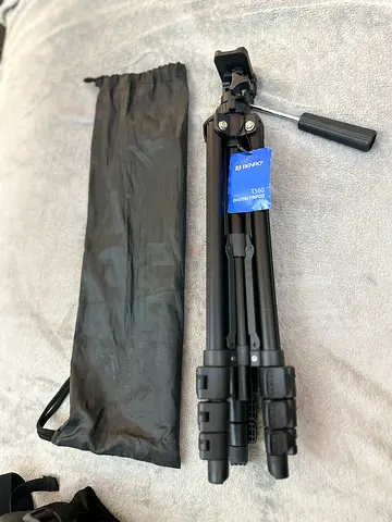 Benro T560 Tripod + Rocket Music Lamp – AED 90 for both