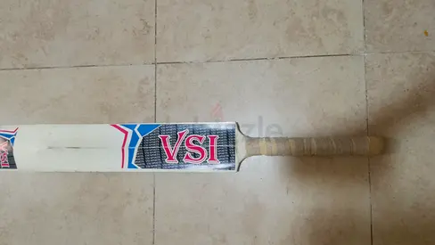 VSI Cricket Bat - Excellent Condition